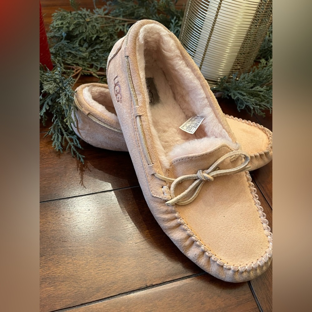 UGG Women's Dakota Moccasin Slipper